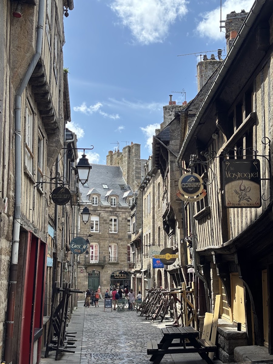 Dinan — arrive